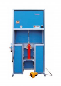Screw-in and unscrewing device for valves model EA 120